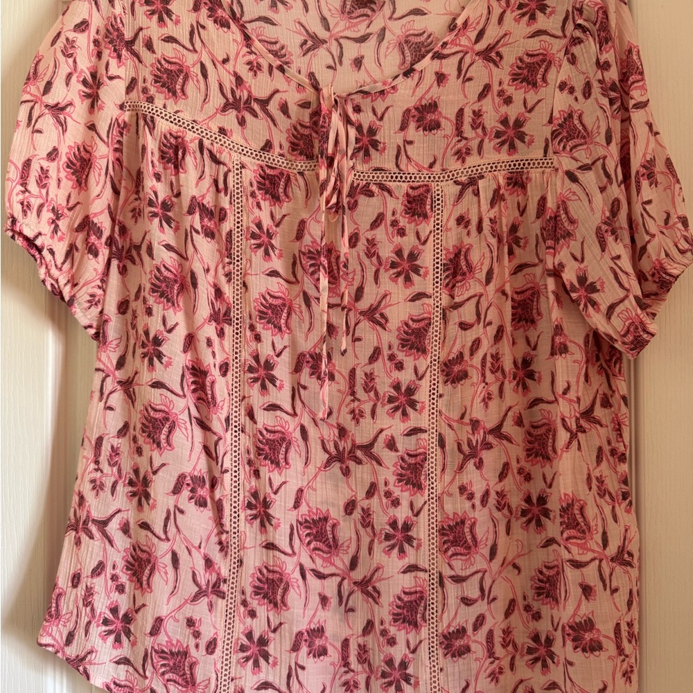 Como Blu Chic Pink Blouse with Elegant Design